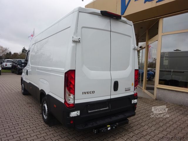 High top van IVECO Daily Kasten 35 S 16A8 V 156PS ACC AHK Luftfed.