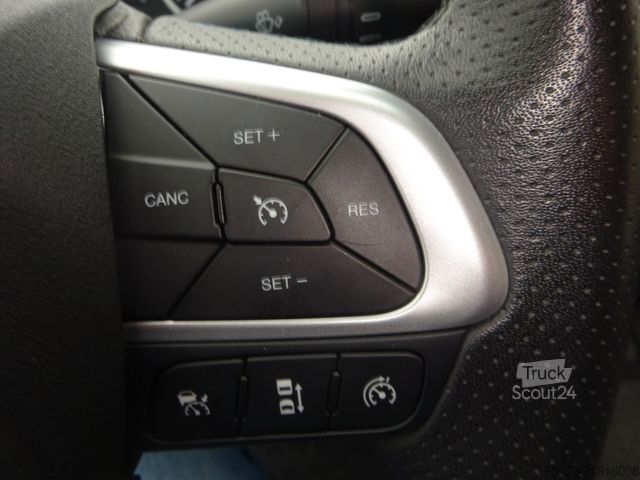 High top van IVECO Daily Kasten 35 S 16A8 V 156PS ACC AHK Luftfed.