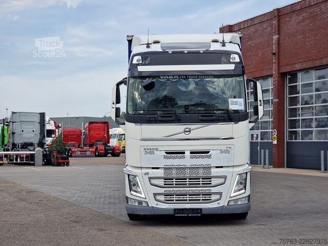 Превоз на едър рогат добитък Volvo FH 13.500 Globetrotter 8x2*6 - 3 deck livestock...