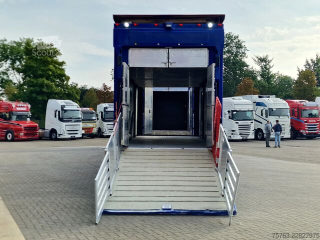 Превоз на едър рогат добитък Volvo FH 13.500 Globetrotter 8x2*6 - 3 deck livestock...