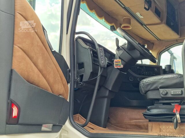 Перевезення великої рогатої худоби Volvo FH 13.500 Globetrotter 8x2*6 - 3 deck livestock...