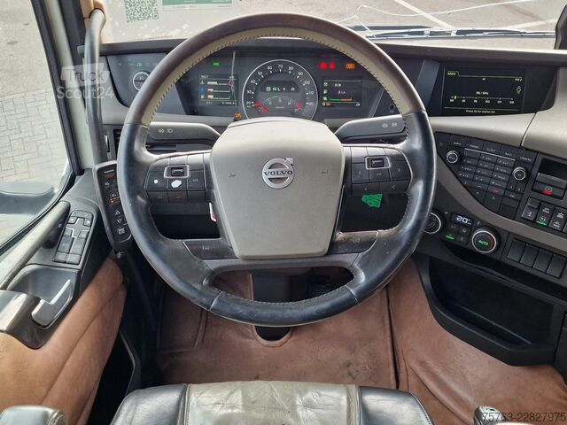 Перевезення великої рогатої худоби Volvo FH 13.500 Globetrotter 8x2*6 - 3 deck livestock...