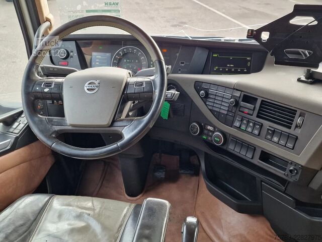 Перевезення великої рогатої худоби Volvo FH 13.500 Globetrotter 8x2*6 - 3 deck livestock...