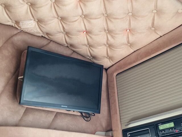 Перевезення великої рогатої худоби Volvo FH 13.500 Globetrotter 8x2*6 - 3 deck livestock...