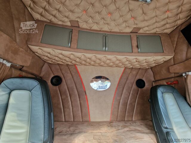 Перевезення великої рогатої худоби Volvo FH 13.500 Globetrotter 8x2*6 - 3 deck livestock...