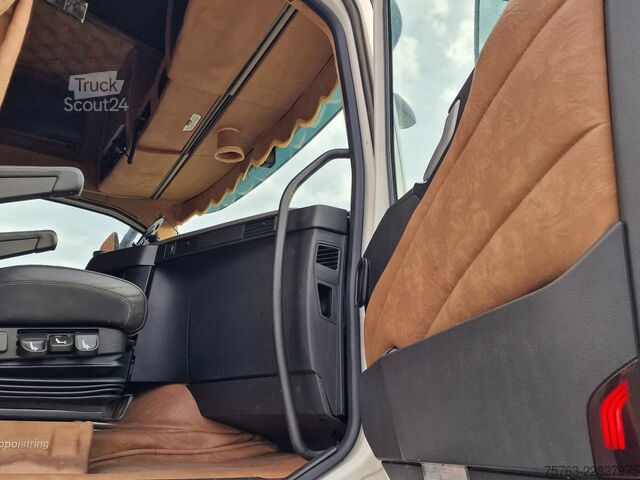 Перевезення великої рогатої худоби Volvo FH 13.500 Globetrotter 8x2*6 - 3 deck livestock...