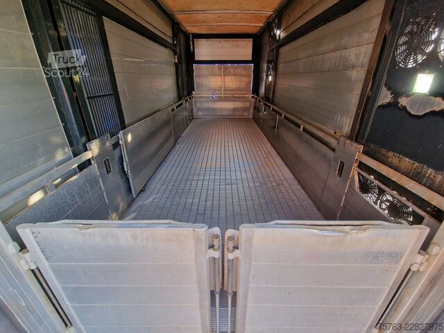 Перевезення великої рогатої худоби Volvo FH 13.500 Globetrotter 8x2*6 - 3 deck livestock...