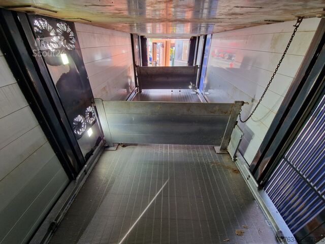 Перевезення великої рогатої худоби Volvo FH 13.500 Globetrotter 8x2*6 - 3 deck livestock...