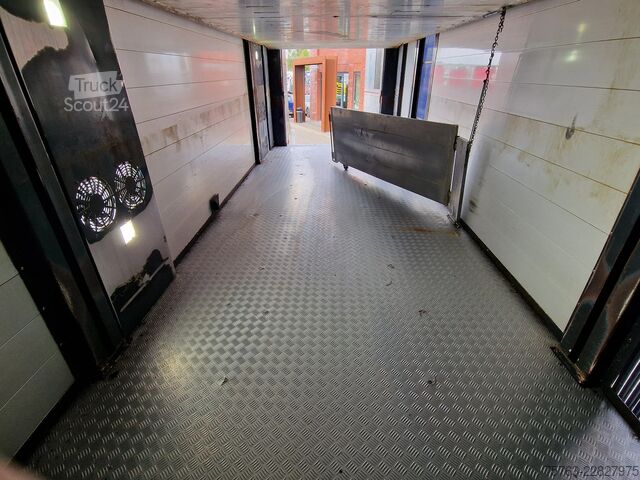 Перевезення великої рогатої худоби Volvo FH 13.500 Globetrotter 8x2*6 - 3 deck livestock...