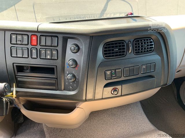 Camion de boissons DAF FA XB 260 12t  Swing-Board-Aufbau