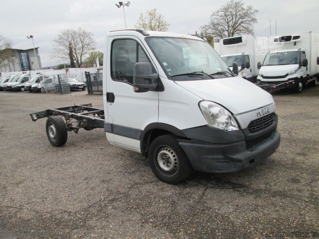 Châssis de fourgon IVECO 35s13 *Fahrgestell*
