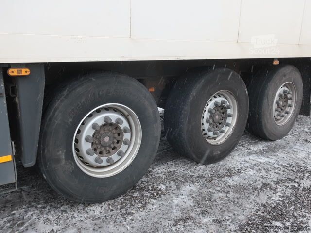 Hladilna polprikolica Schmitz Cargobull SKO 24 ohne Rohrbahnen Carrier Maxima defekt!