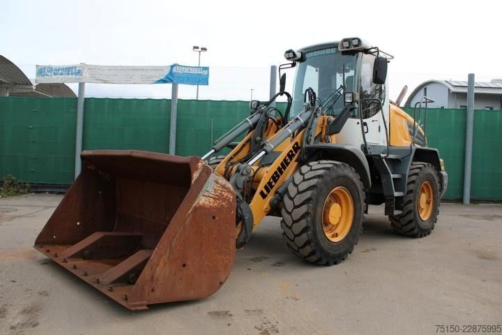 Погрузчик с колёсным шасси LIEBHERR L524 - Hochkippschaufel Nr: 432