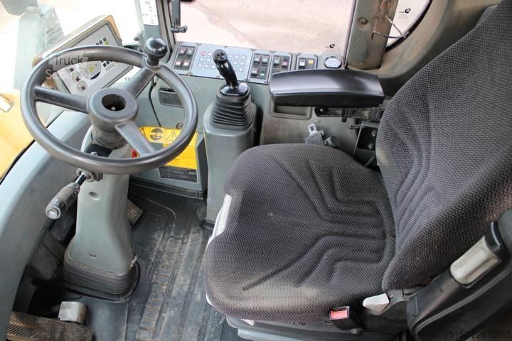 Погрузчик с колёсным шасси LIEBHERR L524 - Hochkippschaufel Nr: 432