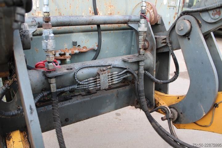 Погрузчик с колёсным шасси LIEBHERR L524 - Hochkippschaufel Nr: 432