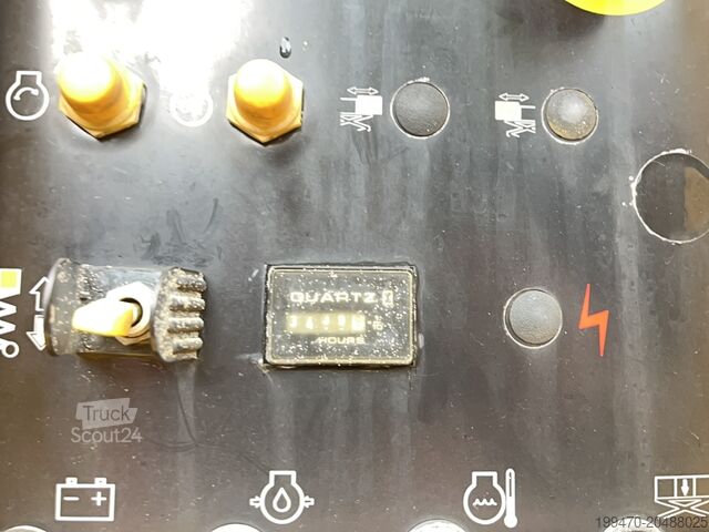 Ollós emelőasztal JLG 4394RT (15m)