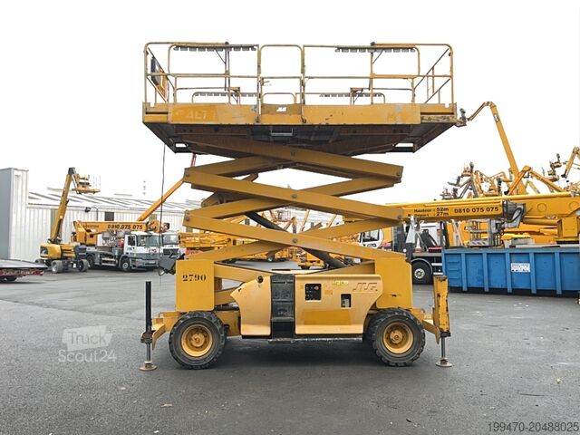 Ollós emelőasztal JLG 4394RT (15m)