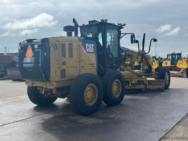 Yol greyderi Caterpillar 140M2 AWD