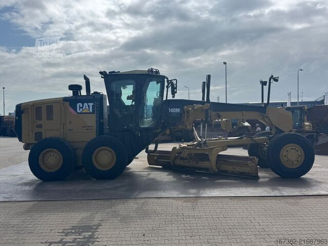 Yol greyderi Caterpillar 140M2 AWD