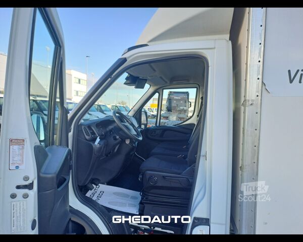 Мікроавтобус IVECO 35C16 CON SPONDA CARICATRICE POSTERIORE