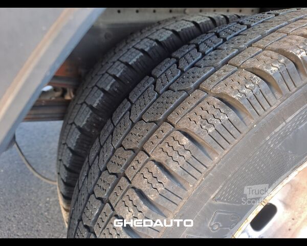 Minibus IVECO 35C16 CON SPONDA CARICATRICE POSTERIORE