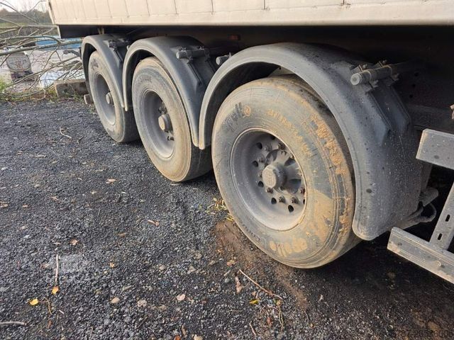 Naczepa wywrotka KEMPF ca. 50 cbm Getreidekipper, Unfall, Kornschieber