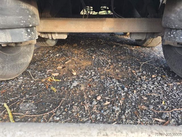 Tippsemitrailer KEMPF ca. 50 cbm Getreidekipper, Unfall, Kornschieber