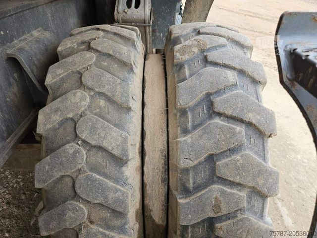 Mobilbagger LIEBHERR A 904-2 C Litronic mit fahrbarer  Kabine, Klima