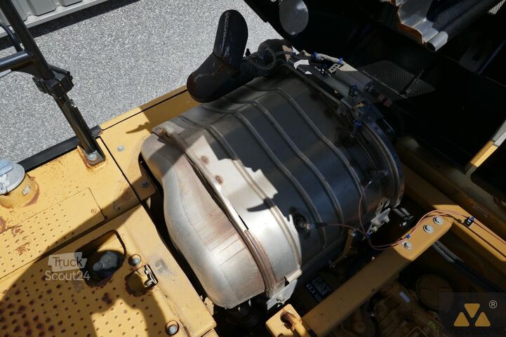 Paletli ekskavatör Caterpillar 335F LCR