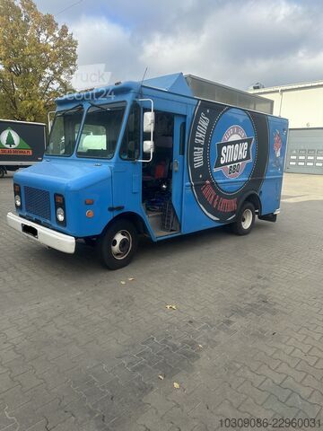 Panel kombi Chevrolet P30 Step Van-Grumman Olson