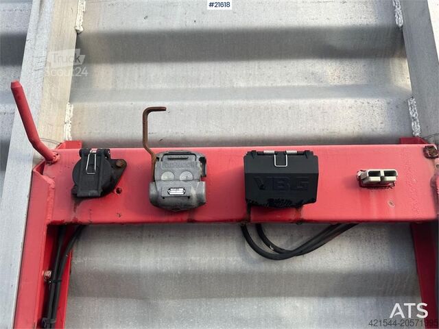 Низкий погрузчик Vang DC 111 Ts 3 axle well trailer