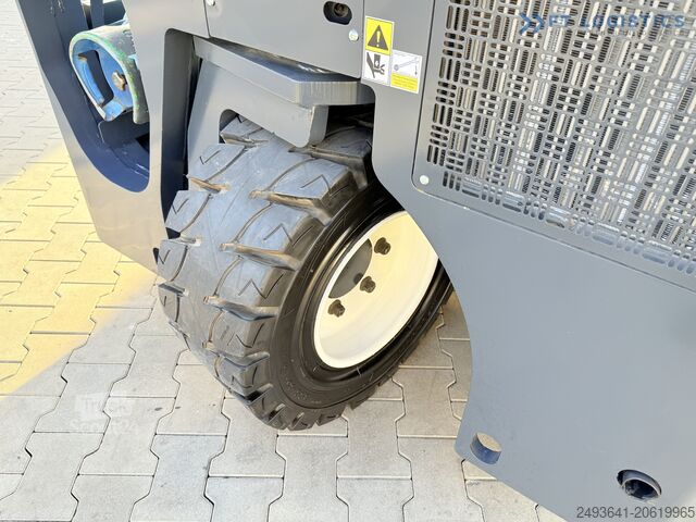 Четирипосочен мотокар Combilift CB4000 GAS TRIPLEX 5200 POSITIONER