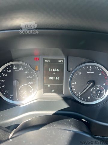 Dobozos furgon MERCEDES-BENZ Vito 114 LANG KLIMA TEMPOMAT SCHRÄNKE/REGALE AHK
