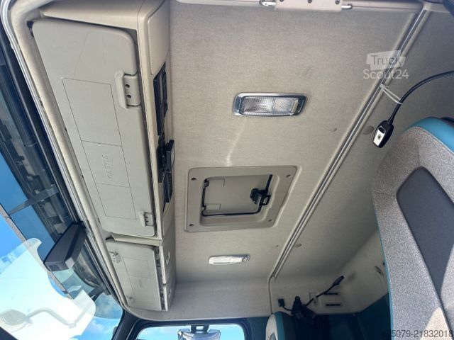 Standard SZM VOLVO FM 380 / Schmitz / 3 Kammer / Carrier ICELAND