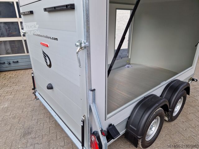 κλειστό ρυμουλκούμενο trailershop Debon Roadster 500 Seitenklappe direkt