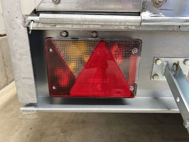 Kofferanhänger Blyss F2030HTD Rampe Tür 2 Fenster Kofferanhänger