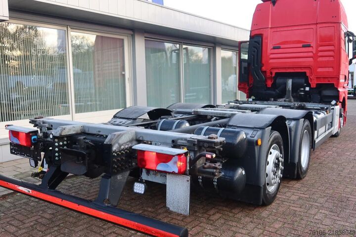 Kabinli şasi MAN TGX 26.510 6x2 Intarder. Volledige luchtvering
