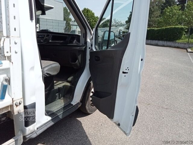 Vehicul comercial - basculant Ford Transit