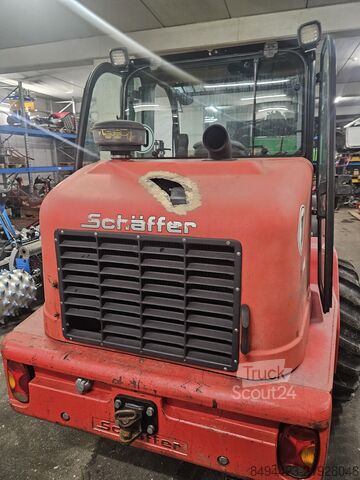Trator de pátio Schäffer 
