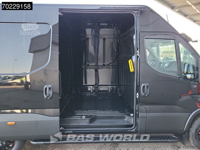 Kör till staden. Iveco Daily 35S16 Automaat Black Edition L2H2 Airco C...