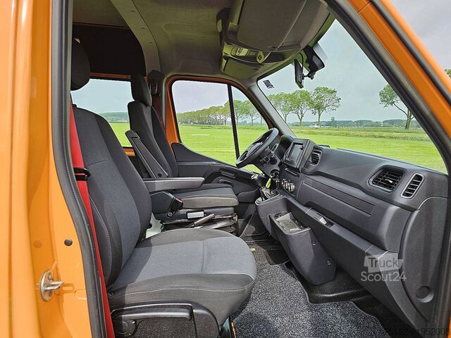 Kombi s vysokou střechou RENAULT MASTER 2.3 Dubbellucht !