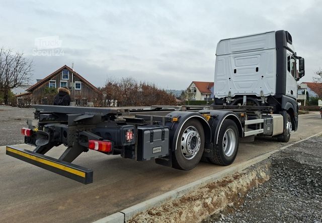 Camion porte-caisses amovibles MERCEDES-BENZ 2540 L Actros 6x2 Fahrschule 5-Sitzer Liftachse