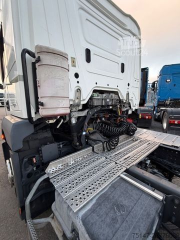 Camion de matières dangereuses MERCEDES-BENZ 1840 Actros ADR Klima