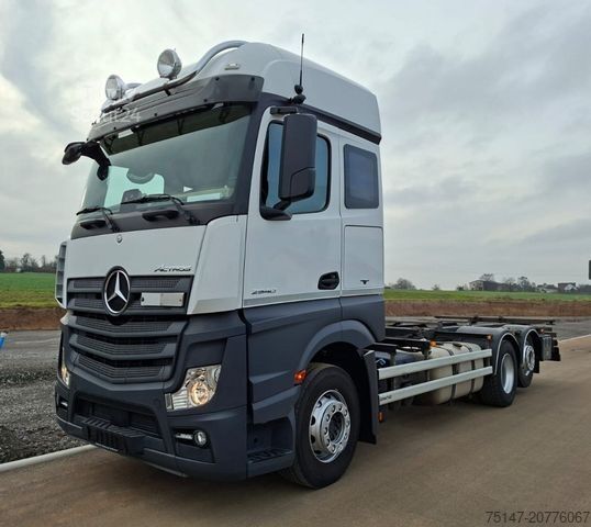 Camion porte-caisses amovibles MERCEDES-BENZ 2540 L Actros 6x2 Fahrschule 5-Sitzer Liftachse