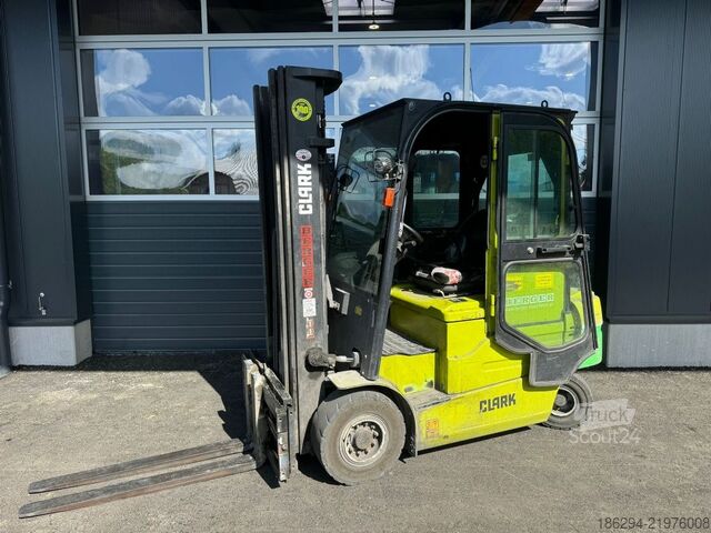 Frontstapler Clark GEX25
