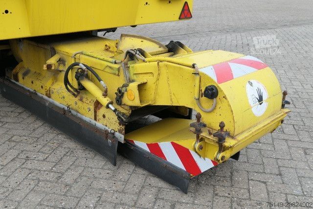 Semitrailer Schörling KBG P17 B, Kehrbesen, Flughafen, V8