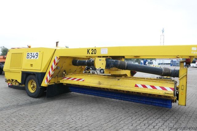 Semitrailer  Schörling KBG P17 B, Kehrbesen, Flughafen, V8