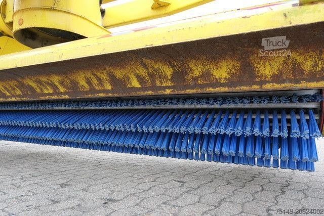 Semitrailer Schörling KBG P17 B, Kehrbesen, Flughafen, V8