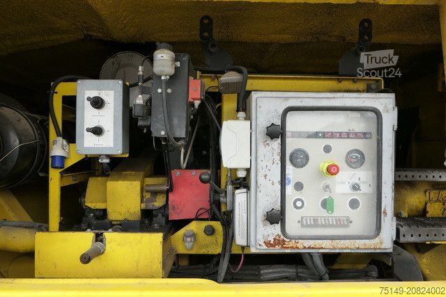 Semitrailer Schörling KBG P17 B, Kehrbesen, Flughafen, V8