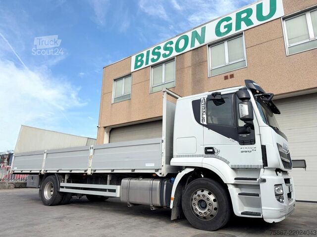 Kamion sa ravnom platformom Iveco STRALIS 360